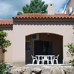 Riviera מלון דירות 3*