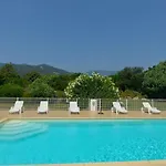 Riviera מלון דירות