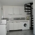 Riviera מלון דירות 3*