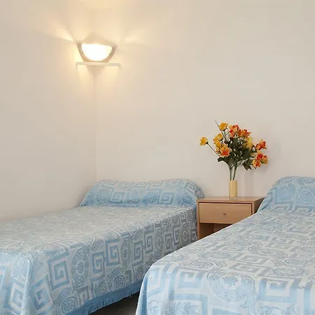 Riviera 2*